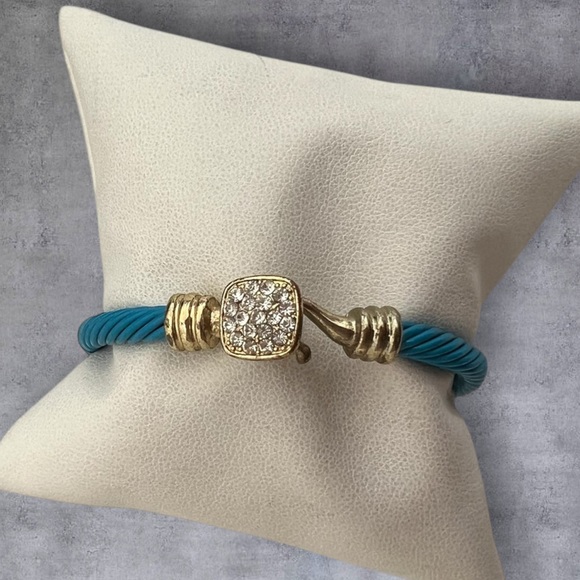 Blue enamel cuff bracelet with paved gold tone closure - Picture 3 of 5